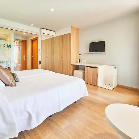 Monica 坎布里尔斯