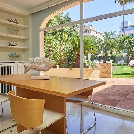 Monica 坎布里尔斯