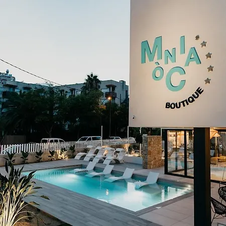 Monica 4*