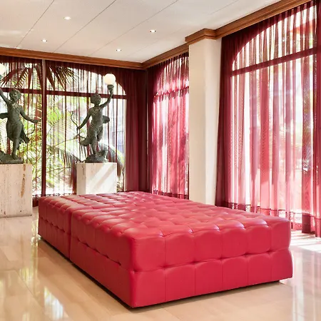 Monica 坎布里尔斯