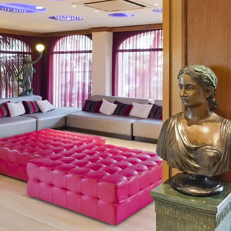 Monica فندق كامبريلس