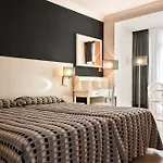 Mònica 4*