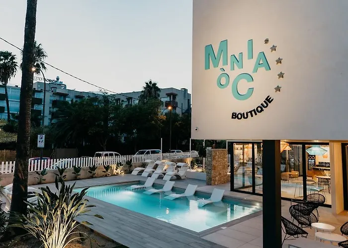 Monica 4*