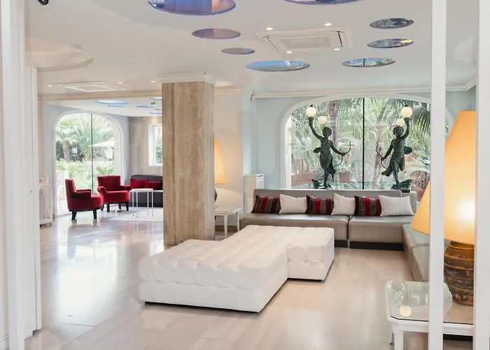 Monica Hotel 4*