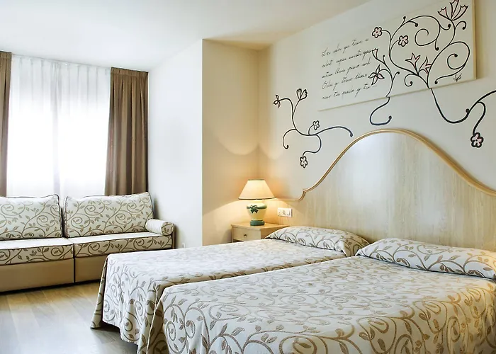 Monica 4* كامبريلس